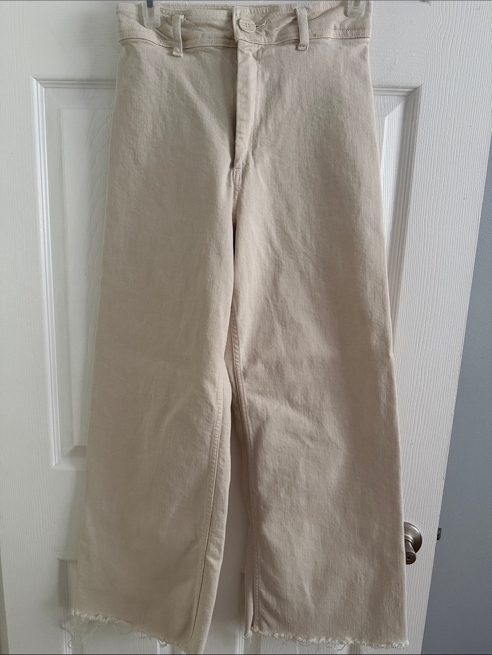 Zara High Waisted Cream Wide-Leg Frayed Hem Jeans - size 4